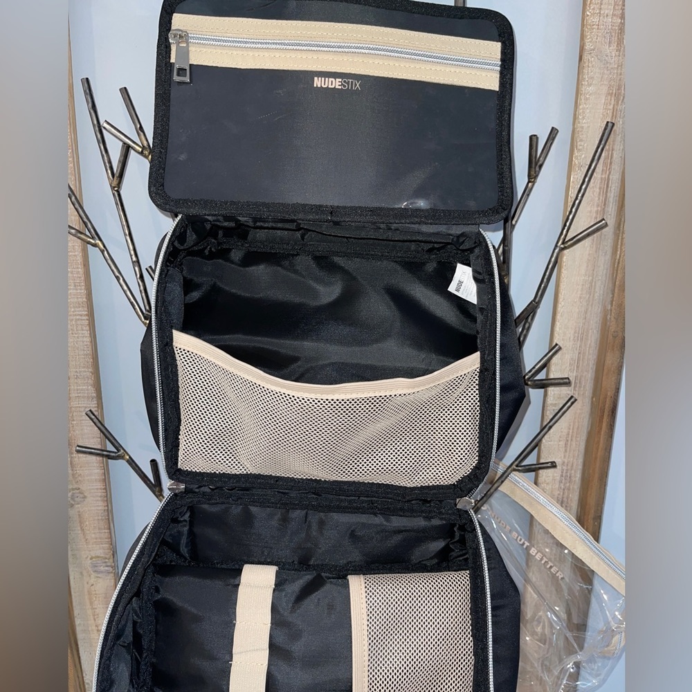 NUDESTIX Hanging Cosmetics Case/Toiletries Case - Picture 12 of 12